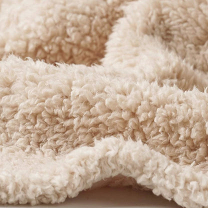 FluffyFleece Blanket – Ultra-Soft & Cozy Comfort for Your Furry Friend